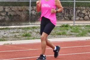 Tênis nos pés e bem estar em alta: como a corrida transforma a menopausa