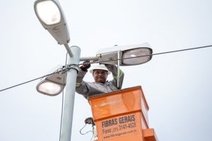 Equipes da Ilumina são reforçadas para manutenção da rede elétrica por conta das fortes chuvas