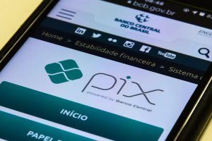 Pix Automático estreia no Brasil, mas especialistas alertam: sem educação financeira, ferramenta pode gerar descontrole