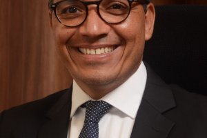 Licença-paternidade: prevista para ser aprovada este ano, regulamentação segue pendente no Congresso