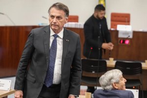 Bolsonaro nega plano de golpe, pede desculpa ao STF e critica urnas
