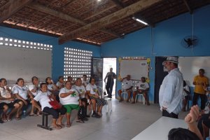 Equipe e-Multi orienta população sobre cuidados com saúde dos animais