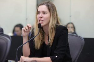 Cibele Moura lamenta morte de motociclista vítima de assédio no trânsito