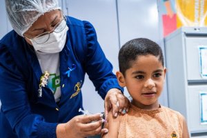 Alagoas avança na vacinação de crianças e adolescentes com mais de 18 mil doses aplicadas nas escolas