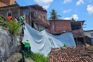 Defesa Civil de Maceió protegeu 174 pontos com lonas brancas em áreas de risco