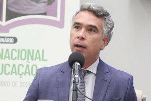 Rafael Brito se posiciona contra proposta que diminui os recursos da Educação no Brasil