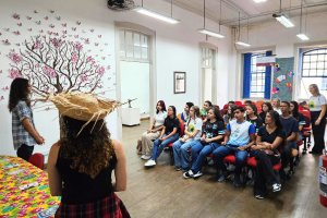 Estudantes da rede pública fazem visita guiada à Biblioteca Graciliano Ramos