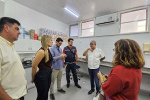Secretário de Saúde visita Pam Salgadinho acompanhado por autoridades de controle