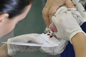Ministério da Saúde aumenta em 30% recursos para programa do teste do pezinho