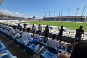 Socioeducandos visitam Estádio Rei Pelé em atividade guiada pela Selaj e Seprev