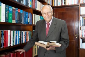 Almoço comemora os 90 anos do jurista Ives Gandra em São Paulo