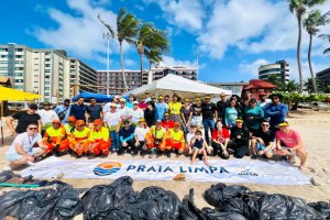 Mutirão de limpeza retira mais de 100 quilos de lixo da praia de Ponta Verde