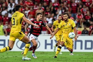 Flamengo sofre pressão no fim, mas vence o Deportivo Táchira e avança na Libertadores