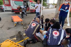 Samu atende vítima de capotamento de quadriciclo na praia do Gunga