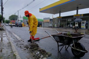 Moradores do Benedito Bentes e Serraria são beneficiados com mutirão de limpeza