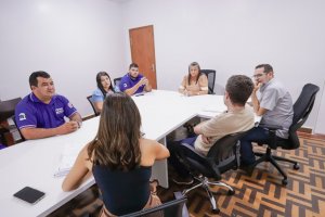 Prefeita Tia Júlia se reúne com Conselho Tutelar para fortalecer proteção à infância e à adolescência