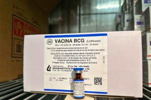 Sesau reforça importância de pais levarem crianças para tomar a vacina BCG