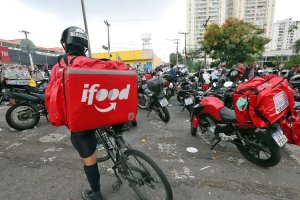 iFood anuncia mudanças, mas representantes de entregadores criticam