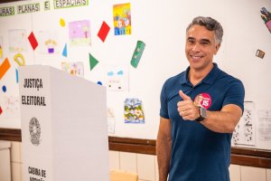 Rafael Brito vota e se diz confiante para um bom resultado na eleição