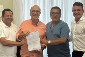 Ronaldo Lopes concede reajuste salarial recorde para professores da Prefeitura de Penedo