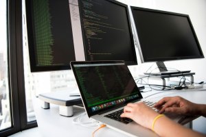 Há poucos meses da Reforma Tributária, mais de 95% das empresas de software ainda não estão preparadas para mudanças fiscais