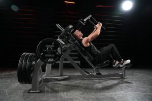 Treinos com anilhas são mais eficientes para hipertrofia?