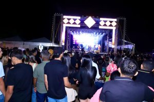Festival da Mandioca tem início com shows musicais, tradição e recorde de público em Lagoa da Canoa
