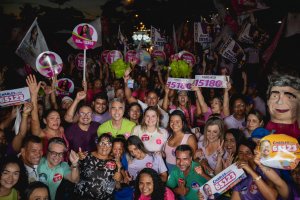 Rafael Brito percorre Flexais e defende realocação dos moradores