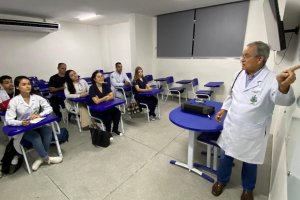 Uncisal concede título de Doutor Honoris Causa ao médico José Maria Constant