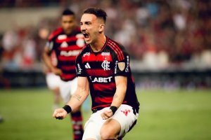 Flamengo vence a LDU e entra na zona de classificação às oitavas da Libertadores 