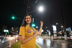 Candidata a vereadora, Camila promoveu banho de luz em Maceió e humanizou espaços públicos