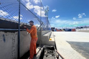Moradores da Chã de Bebedouro são beneficiados com quadra poliesportiva