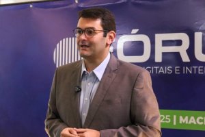 Prefeito André Almeida destaca papel inovador de municípios em evento nacional