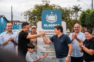 Paulo Dantas entrega 7 km de pavimentação em Olho d’Água das Flores