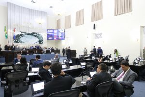 Durante sessão na ALE, parlamentares aprovam PLDO e Legislativo entra em recesso