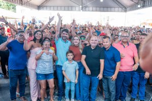 Junior Menezes celebra o 1º de Maio com festa popular, sorteios e anúncio de reajustes no salário do servidor público