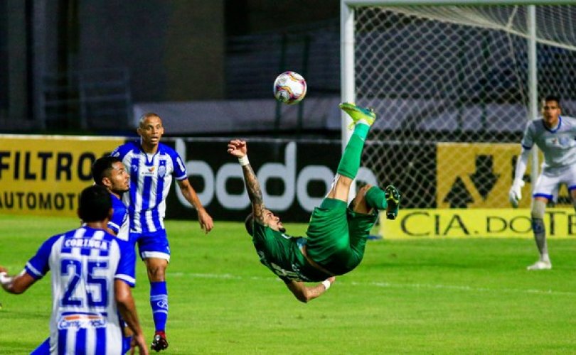 Azulão sofre a virada no Rei Pelé (Foto: Ailton Cruz/Gazeta de Alagoas)
