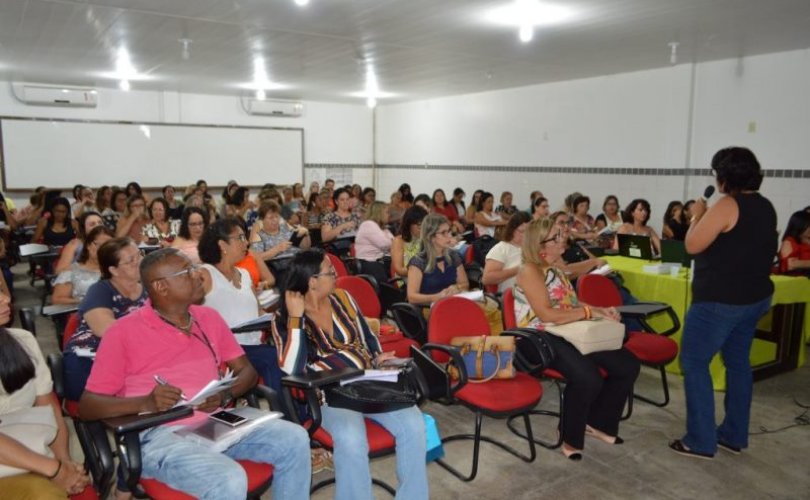 Gestores das escolas que vão iniciar o ano letivo agora em março participaram de reunião. Foto: Ascom Semed