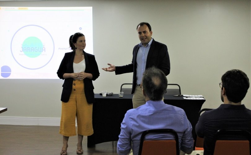 Secretários do GGOV, Íria Almeida, e da Semtel, apresentam ao trade turístico a nova política de incentivos fiscais para o Jaraguá Foto: Bárbara Pacheco/ Ascom Semtel