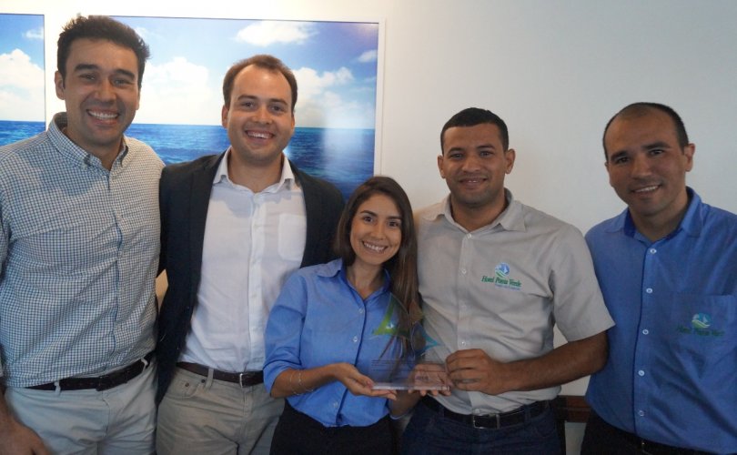 Maurinho Vasconcelos, do Hotel Ponta Verde, e o secretário Jair Galvão durante premiação do Maceió Convention (Foto: Ascom/MC&VB)