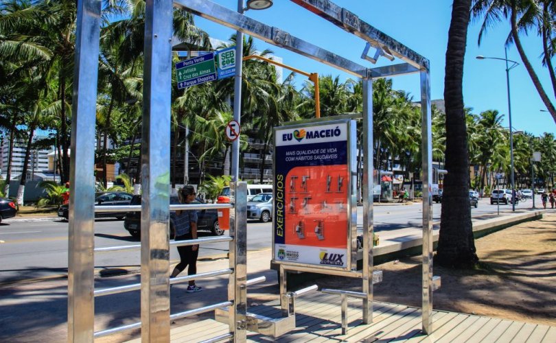 Mobiliários Urbanos Esportivos (MUEs) estão liberados para uso da população. Foto: Pei Fon/ Secom Maceió