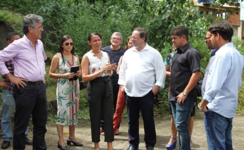 Vice-governador Luciano Barbosa visitou escola nesa terça-feira (4)