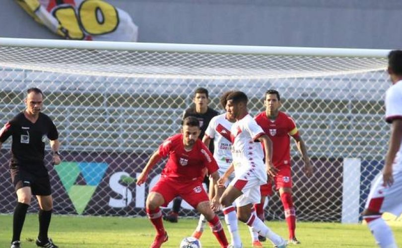Galo fracassou mais uma atuando em casa (Foto: Aílton Cruz/Gazeta de Alagoas)