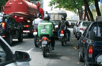 Trânsito: acidentes de moto ocupam o segundo lugar no ranking de atendimento no HGE. Carla Cleto e Thallysson Alves / Ascom Sesau