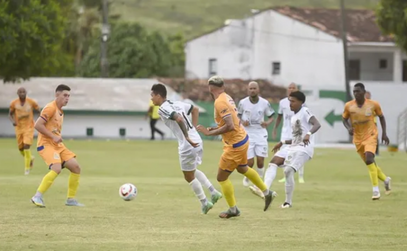 Times se enfrentaram no Estádio José Gomes da Costa, casa do Alviverde (Foto: Jailson Colácio)
