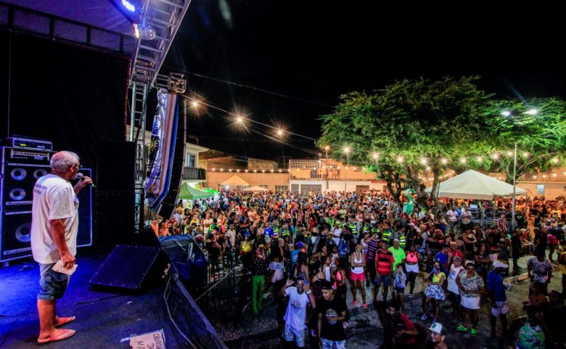 A Praça Moloque Namorador reuniu os moradores do bairro da Ponta Grossa no Carnaval. Foto: Pei Fon/ Secom Maceió