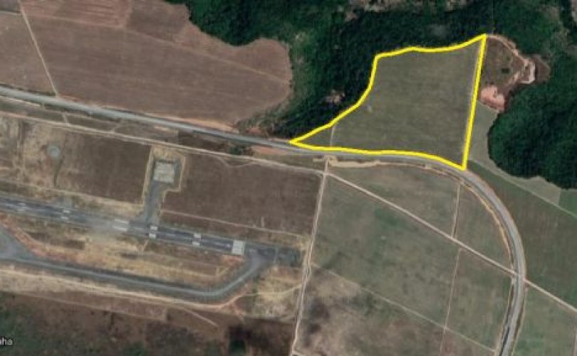 Imagem de satélite do local do no CT do CSA: embaixo se vê uma pista do aeroporto - google maps
