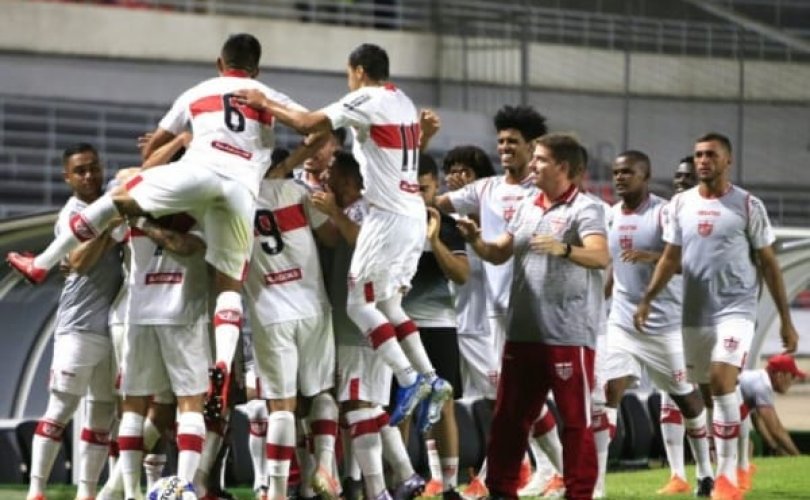 Jogadores do Galo vibraram muito.com a Vitória (Foto:  Ailton Cruz - Gazeta de Alagoas)