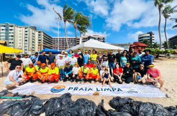 Mutirão de limpeza retira mais de 100 quilos de lixo da praia de Ponta Verde. Crystália Tavares/Ascom Alurb