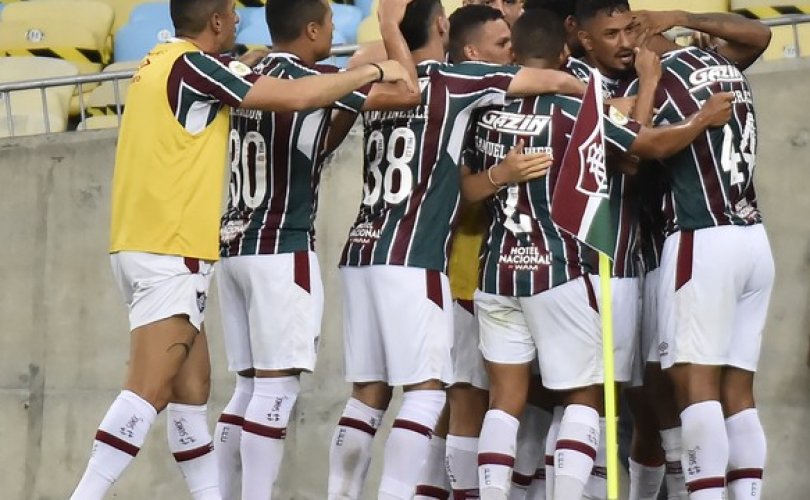 Time do Fluminense comemora o gol marcado por David Braz aos 50 minutos do segundo tempo (Foto: André Durão)